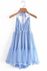 Vestido de fiesta de bienvenida con espalda abierta y cuello halter azul cielo